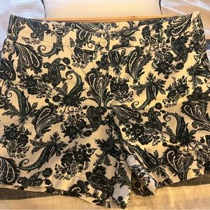 Ann Taylor women’s shorts.  EUC size 14 non smoking home. Paisley print.